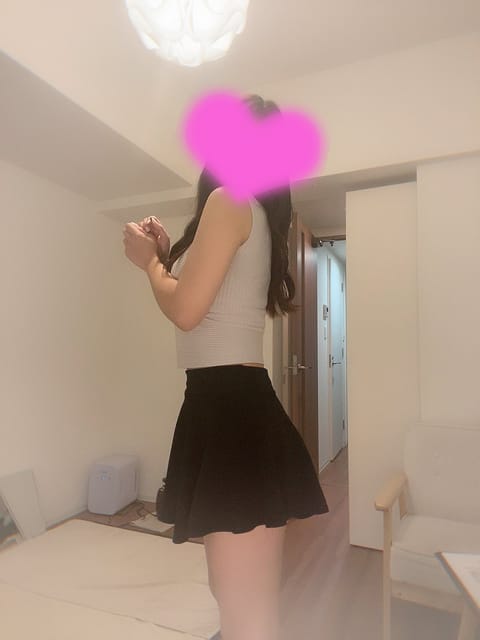 おはようございます〜☀️
初日から体調崩してしまってお休みもらってました🥲🥲
お問い合わせいただいた方々すみません😔

