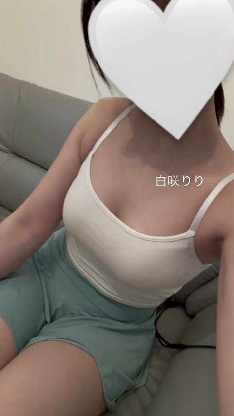 こんにちは☀️りりです𓂃𓂂ꕤ*.ﾟ
出勤してます🌷
事前予約ありがとうございます♡
16時半〜ご予約可能です✨️
お待ち
