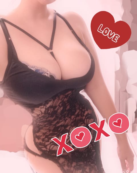 こんばんはみかです🍑🍑

めちゃムシムシな夜ですね🫠

こんな衣装も持ってます！
着て欲しい人いるかな？😉

明日8/1