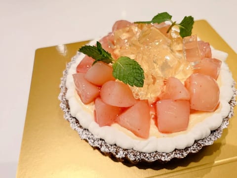 🍑白桃サマータルト🍑

ケーキ教室に行ってきました🍰💕
旬の白桃たっぷり✨

タルト大好き♥️