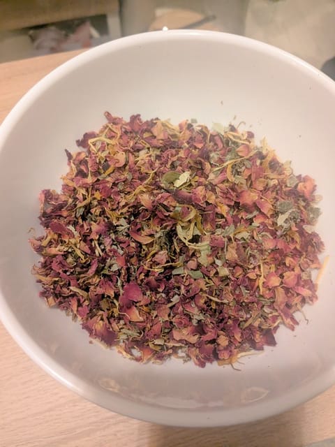 こんばんは🥰🌙
久々に身体がガッチガチになり、きのうは初めてハーブ蒸しへ♨️🌿
蒸されて、汗かいて復活しました😇😇
これ