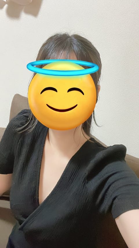 今日10時から15時まで出勤してます！

もしよければ癒されに来てくださいね☺️