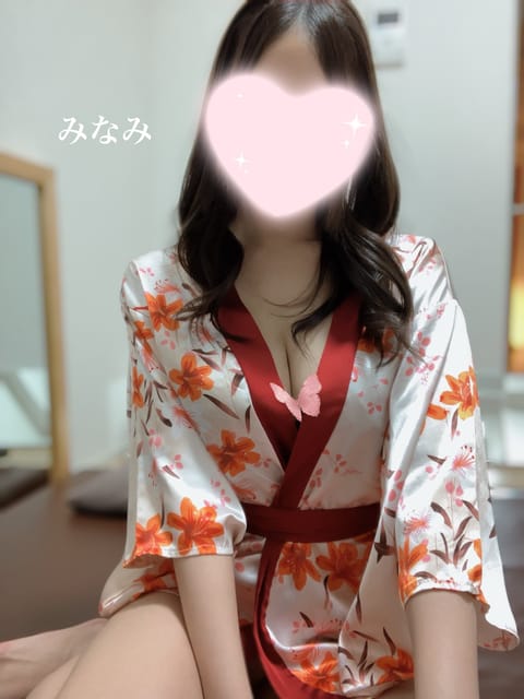 こんばんは！みなみ出勤しましたっ🎀
4月1日(火)19時30分〜23時30分
🈵19時30分〜
🈳21時40分〜100分
