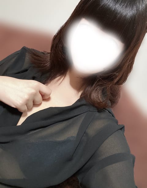 おはようございます❕

なんだかうっすら寒い気が...薄着すぎたかも💭

本日12:00➰19:00  📍なります です