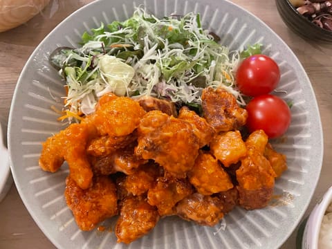 最近、お料理投稿サボっていたので🫣💦

【 鶏肉とレンコンのオーロラソース合え 】

私なりの隠し味として、ケチャップの