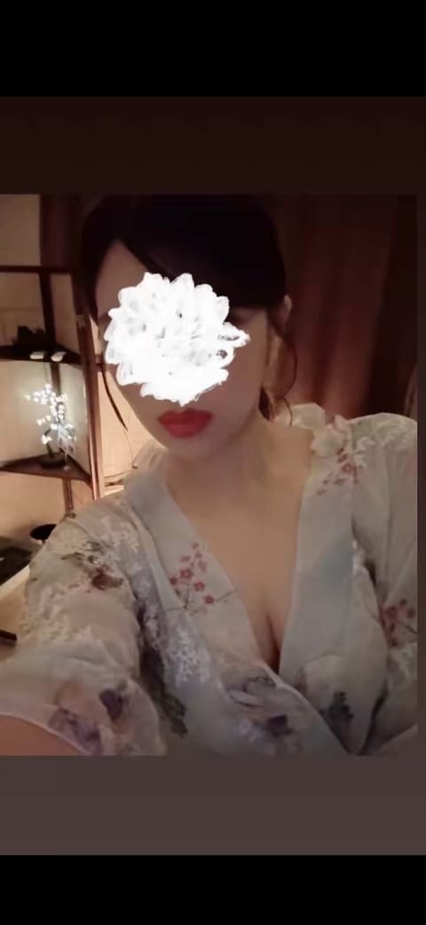 本日も🈵でした感謝🥲💞

お土産いつもありがとう！
仕事おわりのチョコがしみました👼🏻🌈

次回予告
7/1（水）19時