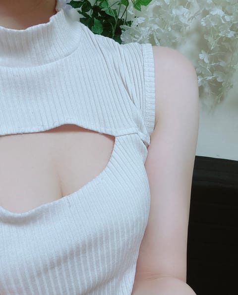 今日はお久しぶりの大井町ルームに出勤しています🐰🎀✨️

今日は雨が降っていてすごく寒いですね～☔️
雨の日って、身体が