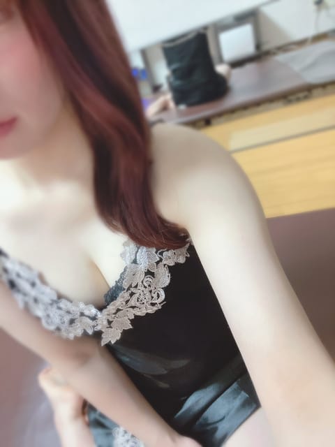 りおなです❣️

今日も出勤してます〜☺️最短22時30分〜ご案内🉑です⸜(*˙꒳˙*)⸝💗
密着しながら2人で楽しみま