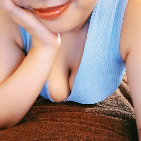 おはようございます☀
今日も汗が滴るくらいの暑さになりそうですね🍉💦

水分しっかりとって、熱中症には本当に気を付けてく
