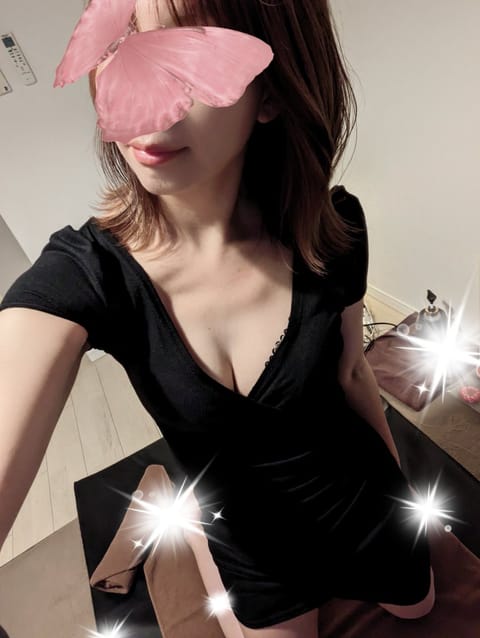 今日から11月ですね❗
1年が早すぎてびっくりです😵💦

只今、出勤中です💕
今週は本日のみの出勤になってまので、お時間