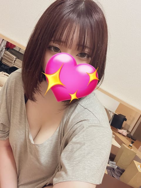 まだまだお外暑いですね
20:00まで出勤してます！

8月入っちゃいましたね！7月も夏だけど8月って夏って感じ半端なく