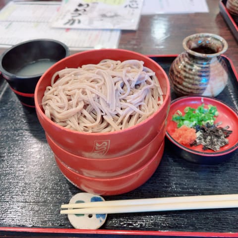 どうしてもお蕎麦が食べたくて、いいづかへ🚗🎵
辛部もよぎったのですが、空っぽの胃に辛いものはさすがに良くないのでw

創