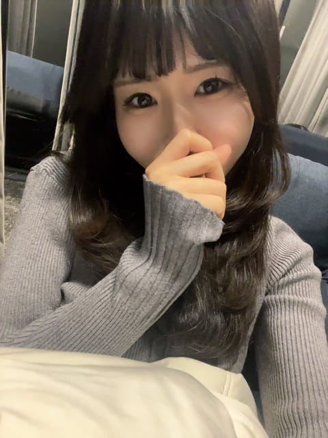 おはようございます💟
ほの出勤しました‼️
17時までちょっと短いけどお誘いお待ちしてます☺️☺️☺️
寒いから一緒にぬ