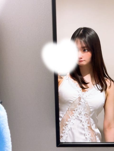 明日ラスト1枠です🎀
15:00〜120🈵🈯️
17:20〜80🈵🈯️
18:50〜80🉑
20:20〜100🈵🈯️
