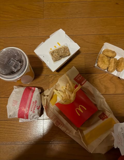 今日もありがとうございました🧡
暑い中来てくれてありがとうねっ
そーいえば本指様とマック爆食いしたよ🍔
明日も出勤してる