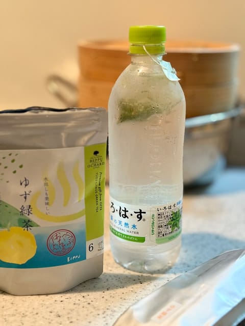 お客様にいただいた『ゆず緑茶』を
昨晩寝る前に水出しで仕立てて⋯
今朝完成𓂃🌿 𓈒𓏸

ふわ〜っと香るゆずに
じっくり出