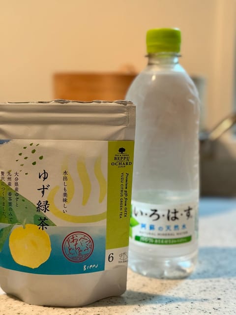 お客様にいただいた『ゆず緑茶』を
昨晩寝る前に水出しで仕立てて⋯
今朝完成𓂃🌿 𓈒𓏸

ふわ〜っと香るゆずに
じっくり出