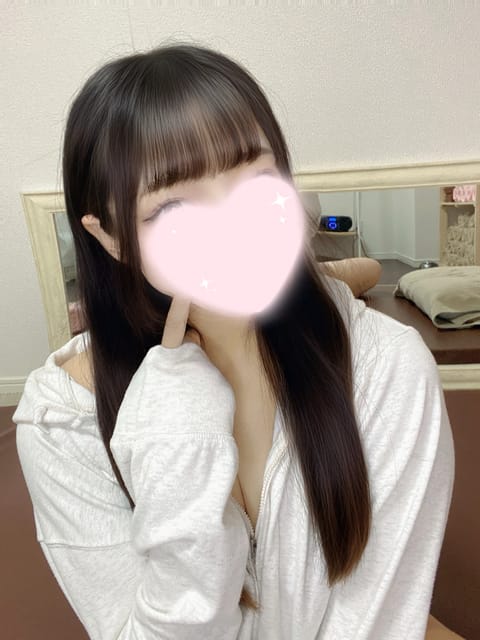 こんにちは🌞
GWいかがお過ごしですか？😌
本日12:00-19:00まで出勤してます！
まだ前半枠🈳きあるので会いに来