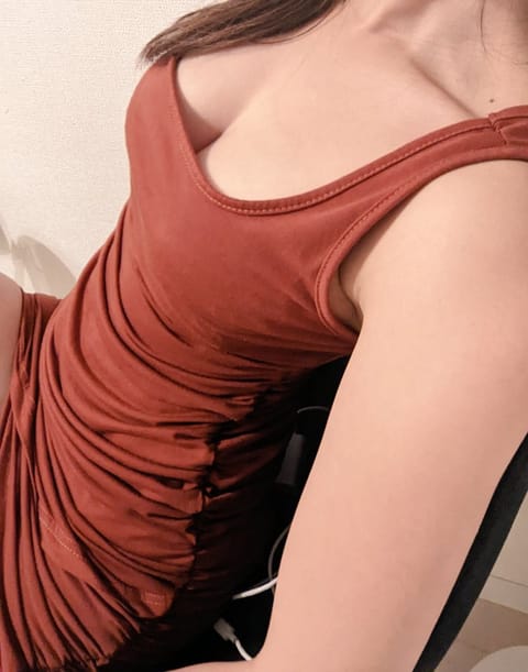 明日12/28(木)
18:00-25:00出勤します🤍

2023年最後の出勤です、ご都合よろしければぜひお越しくださ