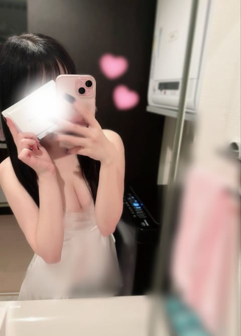 出勤しました🤍
ヨーグルト朝からいっぱい食べて元気です🥣
 1週間のちょうど真ん中、ちょっと息抜きしませんか？♡
お問い