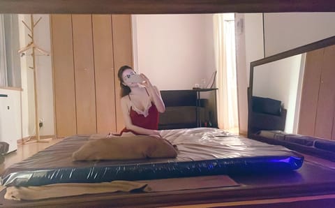 明日5/6 恵比寿ルームにて出勤します🫶

14時〜19時といつもより短めの時間ですが癒されに来てください😽💓

14時