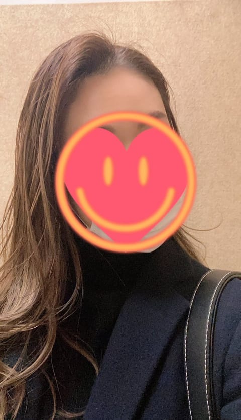 サンタコスがあるみたいですね😊
サンタコスって言う言い方も初めて🧑‍🎄🎄笑
明日12：00から久々の出勤です❣️
どんな