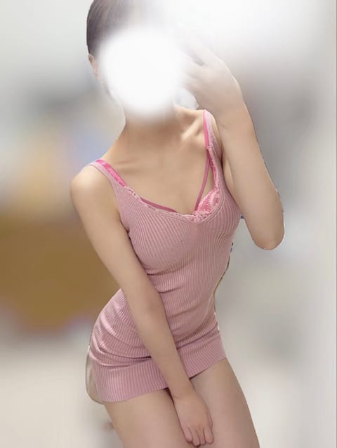 音羽です！

本日13時～21時までいます🙋‍♀️

最近ちょっと冷えるので、あたたかい手でたっぷり癒しちゃいますね(っ