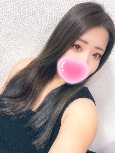 こんにちは☀️

元気に出勤しました！✊🏻

今日も蒸し暑いですね🥵

20:00まで居ますので、
涼しいお部屋でまった