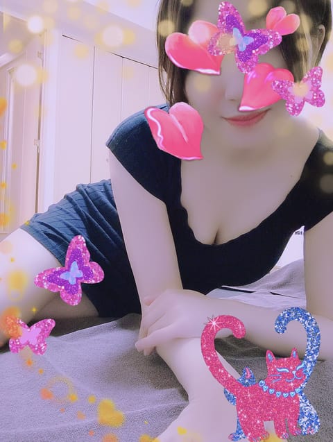 今日もお疲れ様です😊
アロマエステでリラックスしながら雨宿りしていきませんか？
秋葉原でお待ちしてます💕