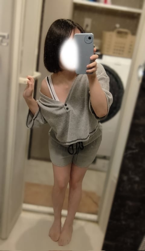もはや雪降ってる
寒すぎて毛布包まってる(；ω；)

本日22時までいます！