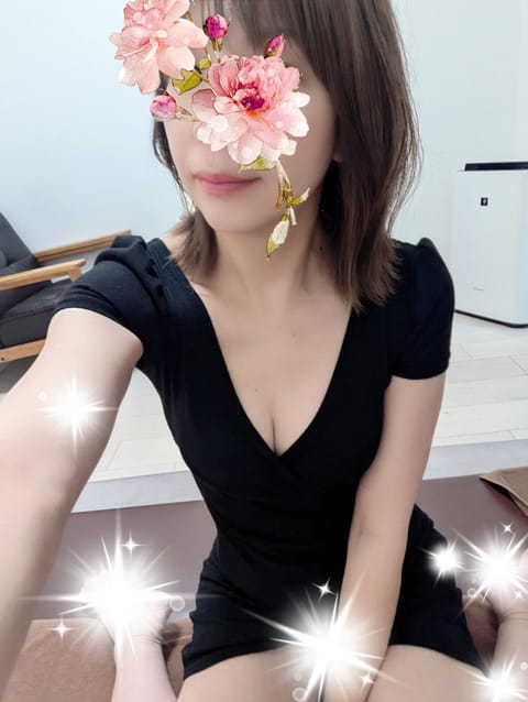 こんにちは💕
今日も元気に出勤中です😊
17時まで出勤してますので、お時間ある方会いに来てくれたら嬉しいです🥹
2人でま