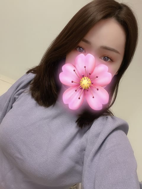 お疲れ様です☺️

本日は急遽出勤してます💕