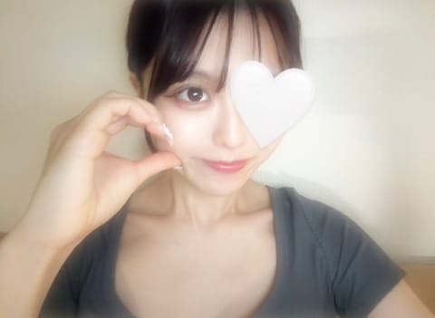 おはようございます☀️
なんか今日晴れてるけど夕方くらいから雨降るみたいですね😭
晴れ続けて欲しいです😔
今日は少し短い