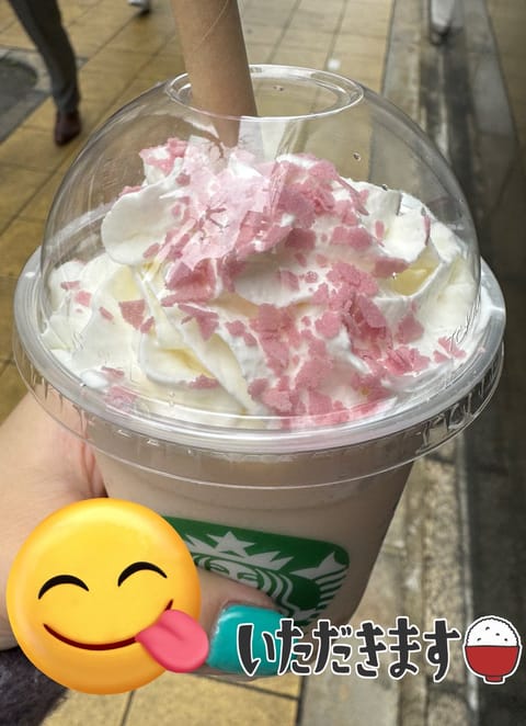 おはようございます♡
そーいや！昨日出勤前にやっと飲めた✨🌸桜餅フラペチーノ🌸
甘過ぎず、モチモチした食感が堪らん♡
も