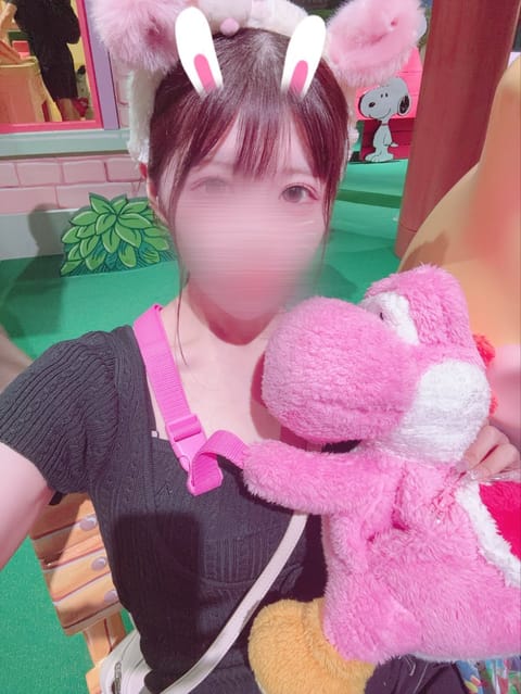 ユニバ投稿ぱーとつー♡

みてピンクのよっしー見つけちゃったのどう可愛くないですか？？？！私ピンクもよっしーも大好きだか