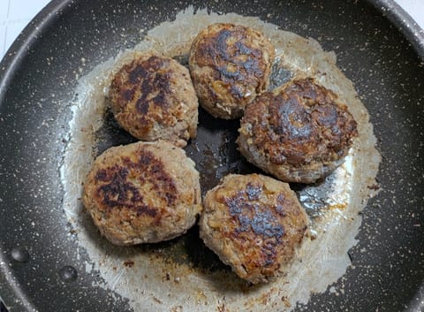 こんばんは！
今日はお休みです💤

ハンバーグ作ったもののフライパンの剥がれが気になる😂
早く新しいフライパン届いて〜🍳