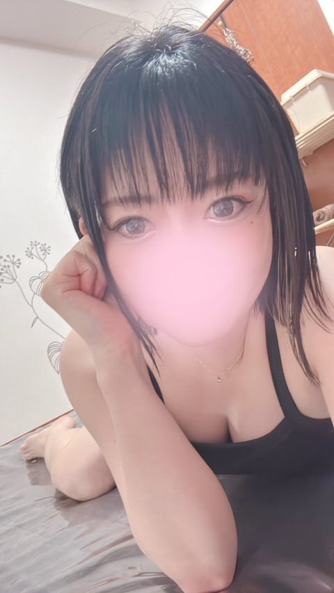 こんばんは🌃🌛
今日も、21時～出勤です(*´ω`*)
スマホゲームで半日終わりました🫣
これから準備します(  . .