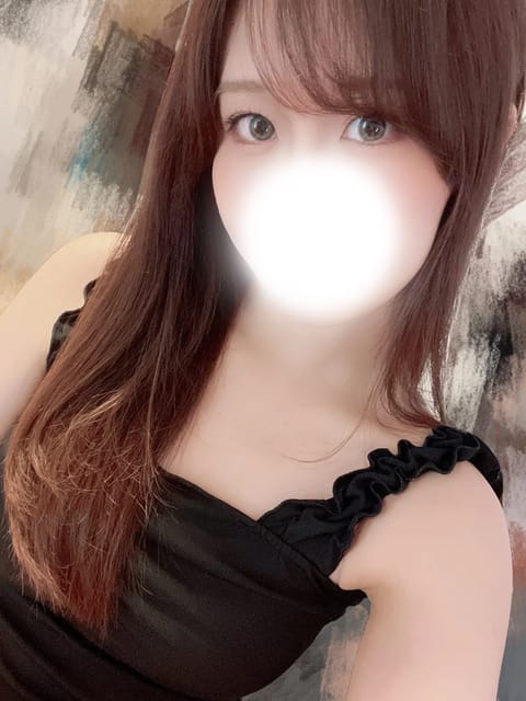 出勤だよ〜！！🍀* ゚

初めてのお部屋で戸惑ってた笑

今日は少し涼しい……？
とはいえまた雨降るらしいから傘を忘れず