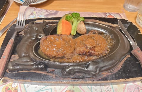 出勤してます🫧

昨日は静岡にハンバ-グを食べに行ってきました🤤
また今日から頑張るのでぜひお待ちしてます❤︎