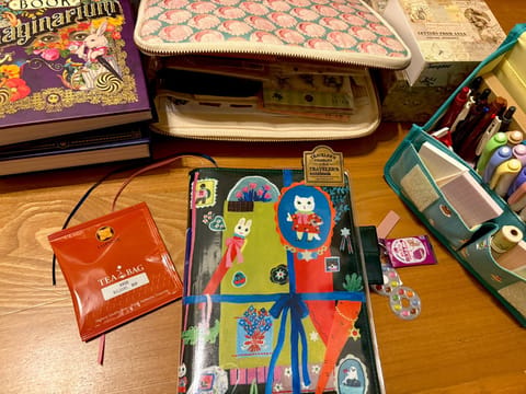 お久しぶりツイートです🌷

日記タイムしてます✨
17年目の17冊目です！
疲れた日のページには一言だけ呟いて好きなシー