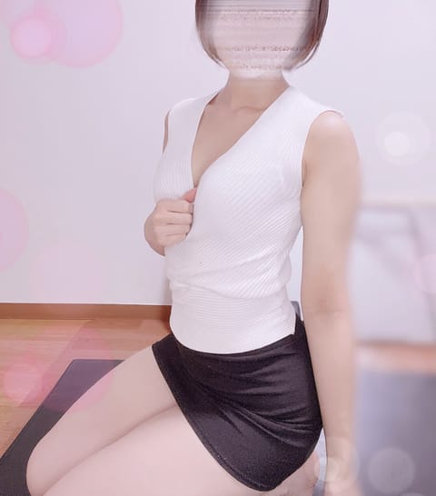 本日一花出勤です🌸
お昼の時間は久しぶりだ〜！お時間合う方、お待ちしてます😌♡