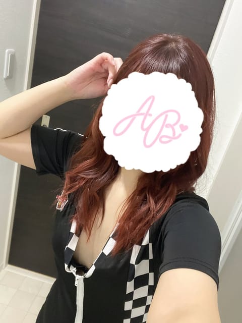 おはようございます！

せれなです！

今日11時〜16時までいます！

待ってます！