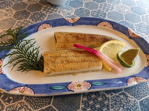 あまりお腹は空いてないが、三重の友達オススメのお店で昼食🍴
思いがけず松阪牛も食べられて幸せ😋
#海老フライ　#松阪牛　
