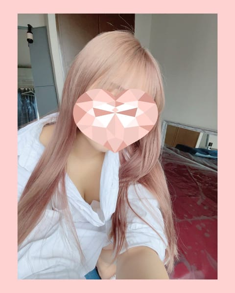 本日、22:00まで出勤してます！！🤍

ご予約の🈳ございますのでお問い合わせお待ちしております💕💕

一緒に素敵な時間