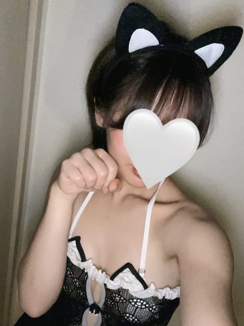 テスト期間ちょこちょこ出勤‼️🤏🐾
急だけど、すず明日と１６日います😸💓

16:30〜18:30 両日1名様限定です🙏