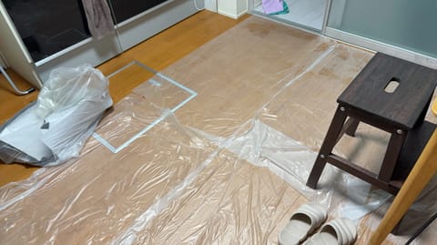 今日も雨の中ありがとうございました！

ルームの床を剥がし始めたんだけど
まぁなんて大変なの😱

終わる気がしないよ😥
