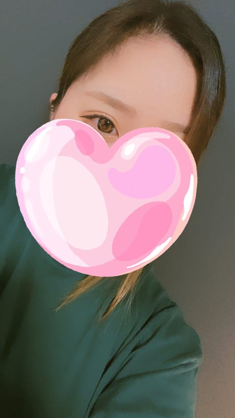 雨なのに蒸し蒸ししてるの嫌だね〜🥺🥺

華金だしもうすぐGWだし
みんな今日も頑張ってね🥹❤️

私も頑張りまーす🥰🫶
