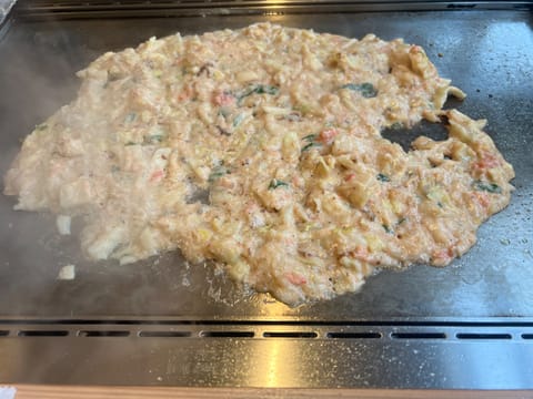 今日の夕方到着してるよ〜🚄

夕方もんじゃ食べたのに、
スーパーでお寿司も買っちゃった🍣

今から夜食タイム🍣

今回も