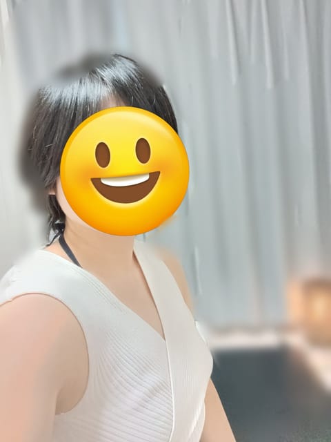 金曜日ですね🌙
今日は15:00〜3:00までいます✨
お仕事帰りや夜遅い時間も大歓迎です😊
ご予約お待ちしています