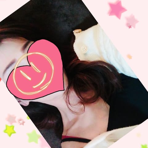 こんにちは😊⭐️
今年もあと2日ですね♪
素敵な出逢いの多い一年でした😊
まだまだお愛してない紳士様方❤️
ぜひ青木に逢